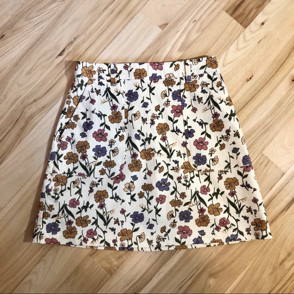 Princess Highway Dresses & Skirts - NWOT Princess Highway size 4 ditsy floral skirt
